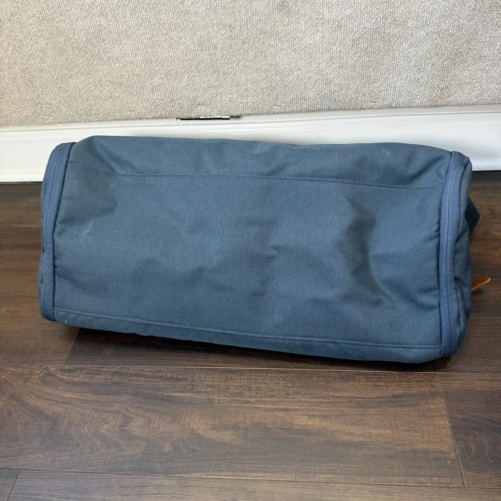 Limited-Edition Bettinardi Las Vegas Commuter Garment Duffel Bag Golf